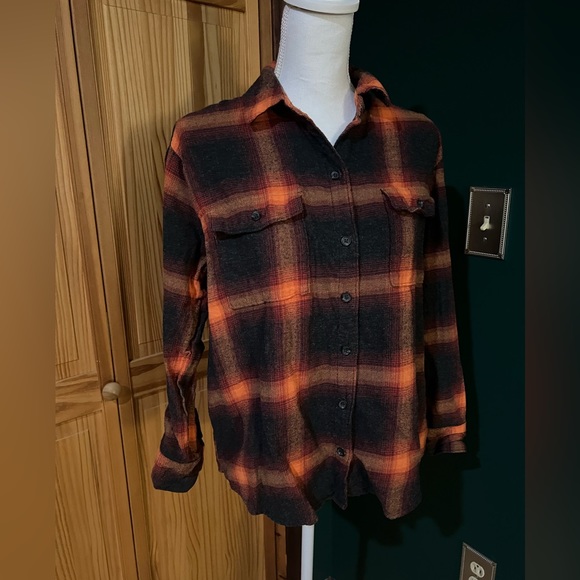 Old Navy Tops - Old Navy “Evermore” flannel